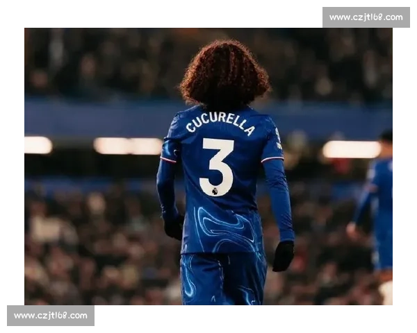 库库雷利亚度假晒照！身着德罗巴战袍致敬蓝军传奇