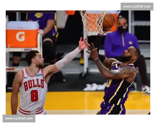 热火对决湖人雨中鏖战展现巨星对抗与战术博弈全景赛季焦点之夜